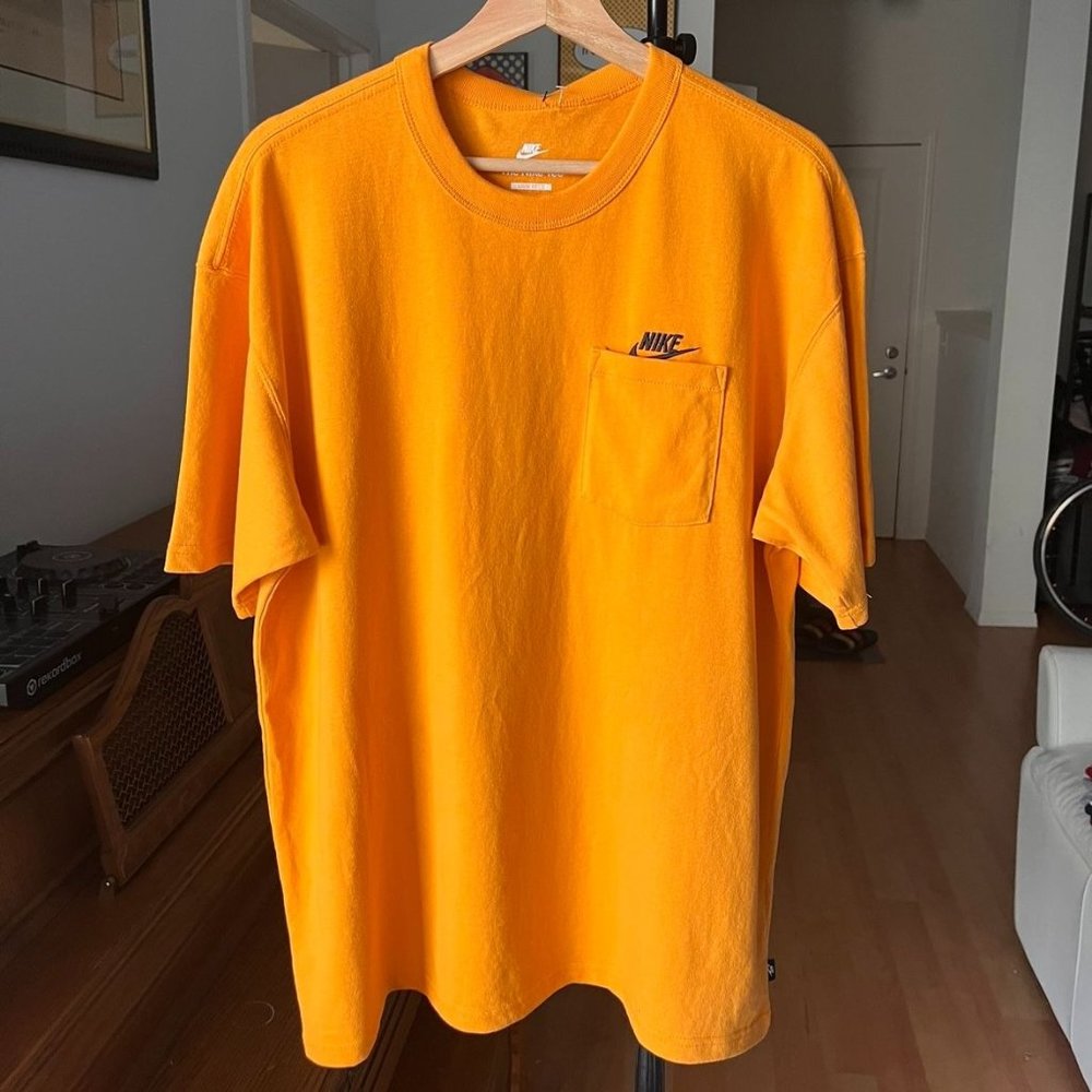 NIKE THE NIKE TEE MENS SHORT SLEEVED T SHIRT SIZE MEDIUM YELLOW STREETWEAR HYPE